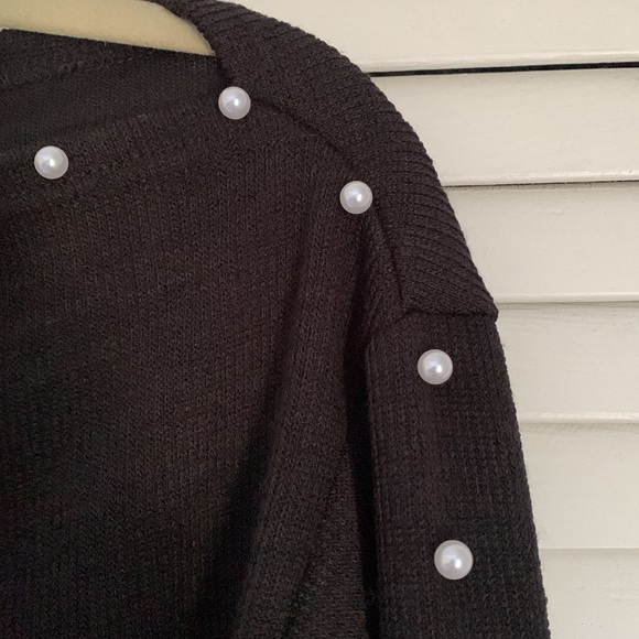 Black sweater w/ Pearl Details - Picture 2 of 2